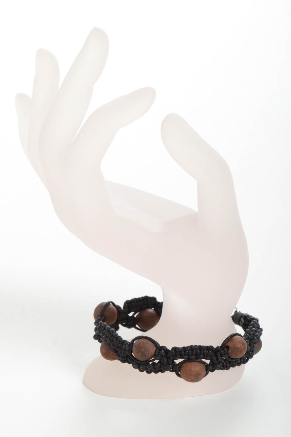 Плетеный браслет из вощеного шнура ручной работы авторский с глиняными бусинами фото 3