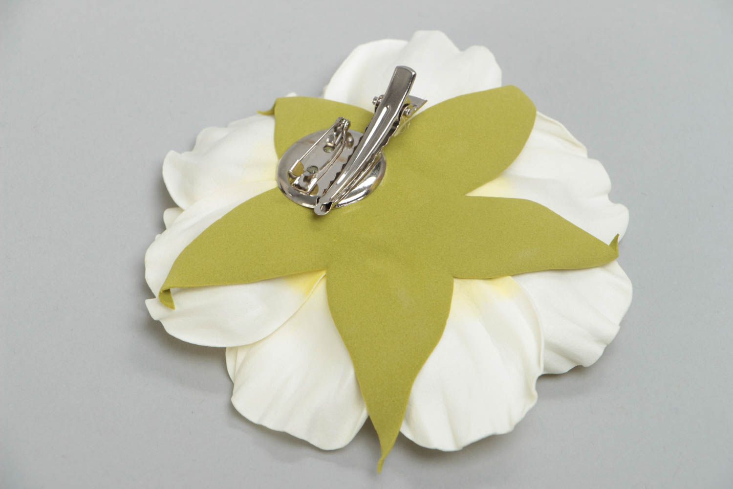 Handmade festive decorative hair clip brooch with foamiran flower of white color photo 4