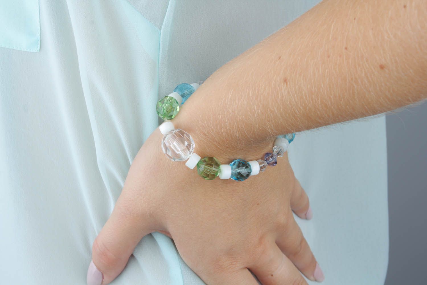 Bracelet en perles de verre et pierres naturelles photo 5