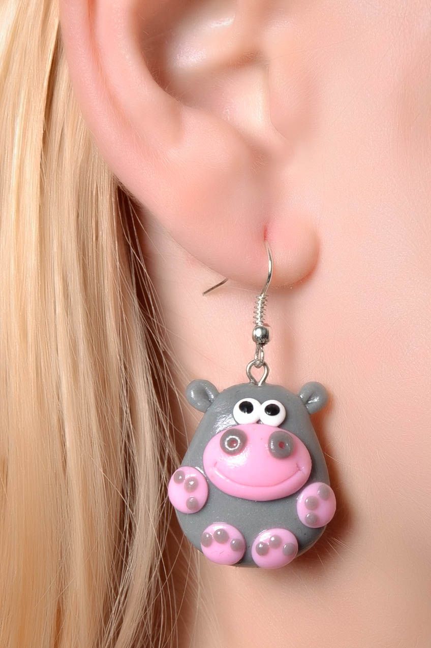 Ohrringe aus Polymerton Kleine Flusspferde foto 2