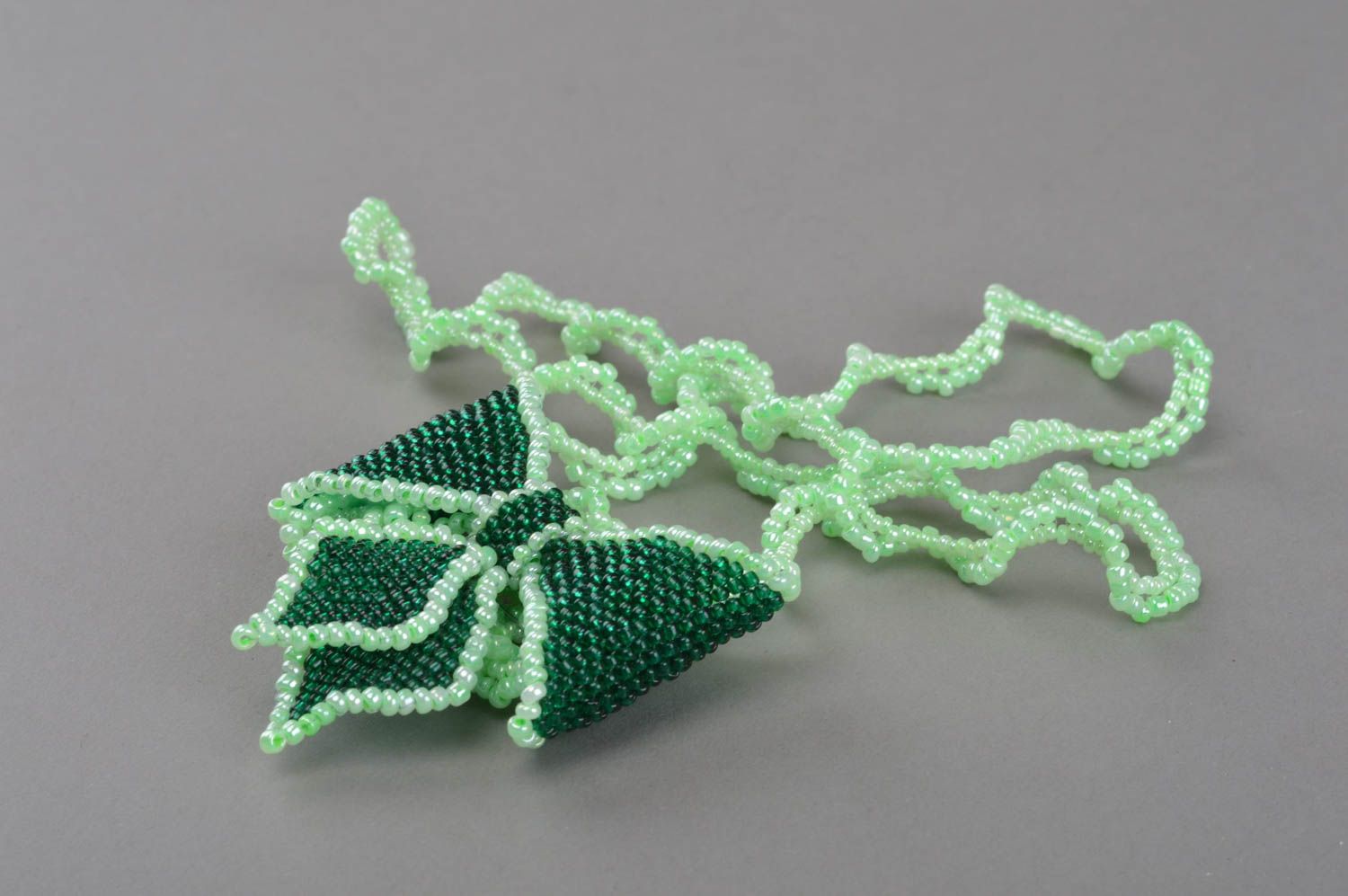 Handmade delicate stylish unique tiebacks created in form of green bow photo 3