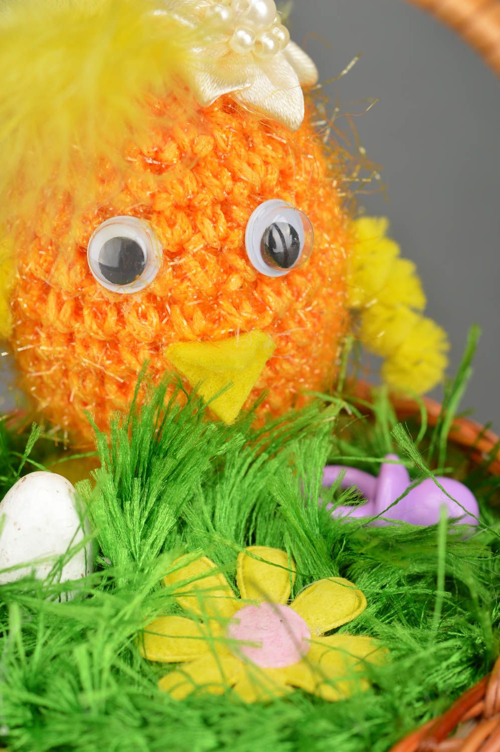 Petit jouet mou tricoté fait main dans panier Poussin décoration pour Pâques photo 4