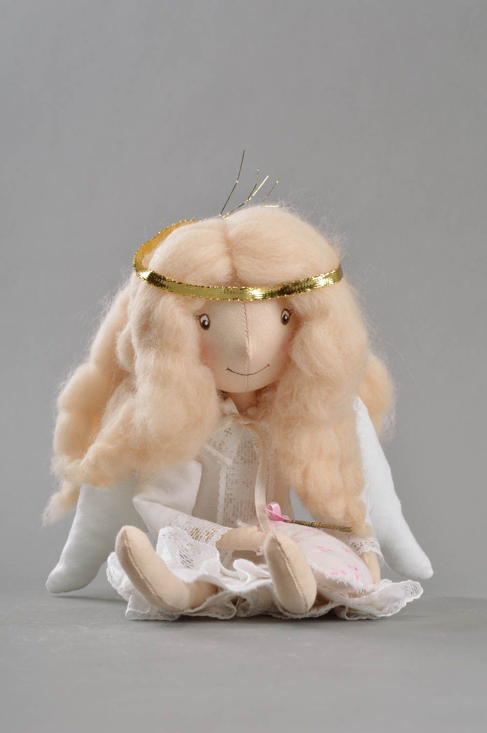 Текстильная игрушка кукла интерьерная с металлическим ключиком ручной работы фото 3