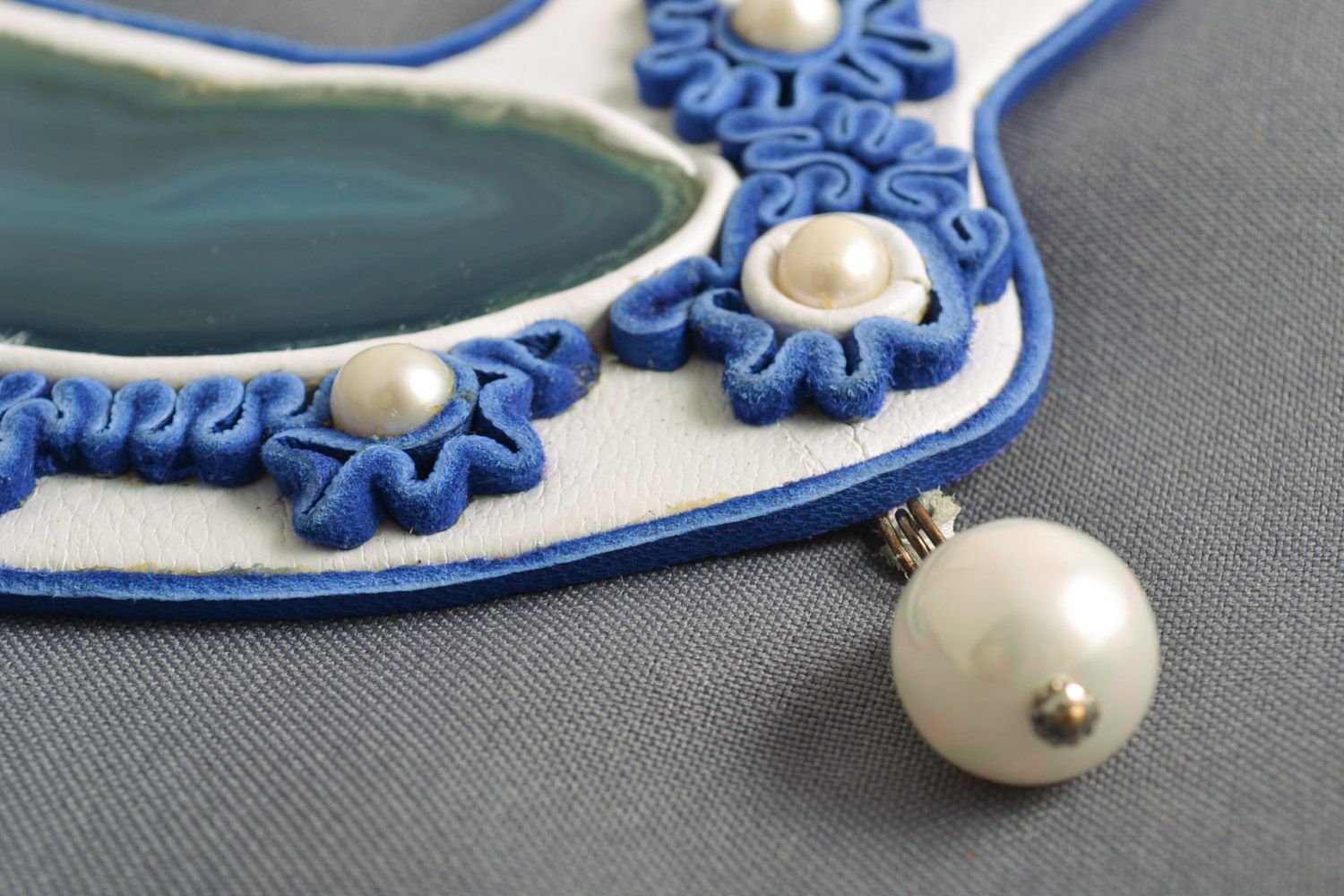 Künstlerisches Damen Leder Collier mit Achat und Perlen in Blau und Weiß handmade foto 3