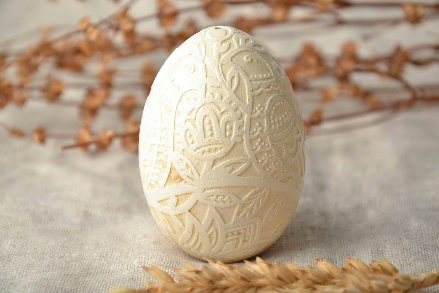 Oeuf de Pâques peint à la cire fait main pysanka avec motif original et insolite photo 1