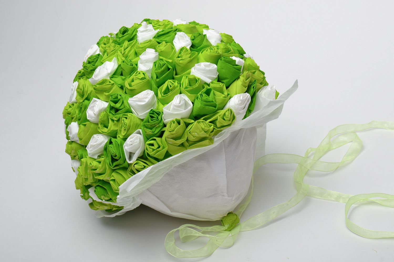 Boule décorative fleurs en papier rubans faite main vert pour salle de mariage photo 4