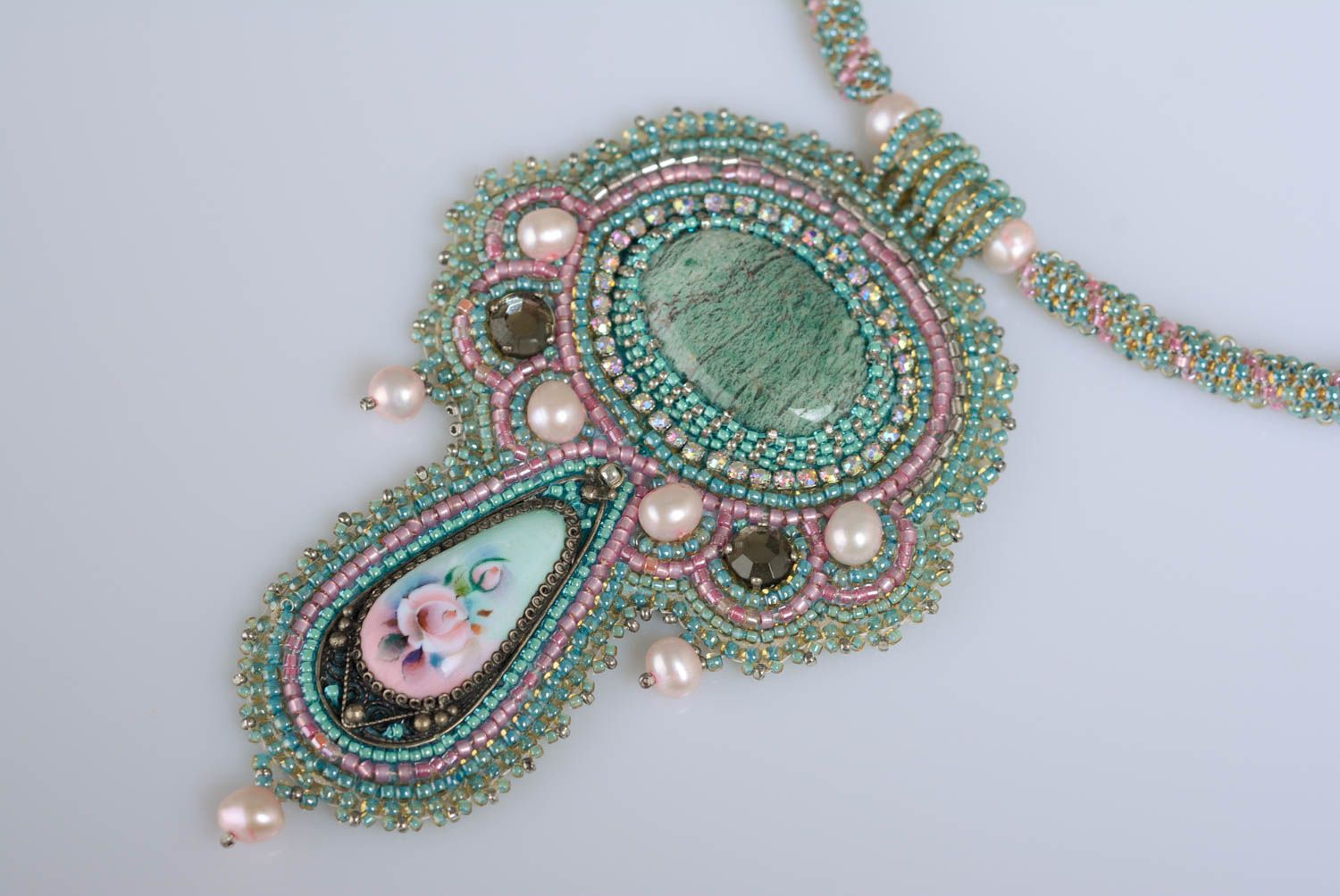 Комплект бисерных украшений с натуральным камнем яшмой ручной работы серьги и колье фото 2