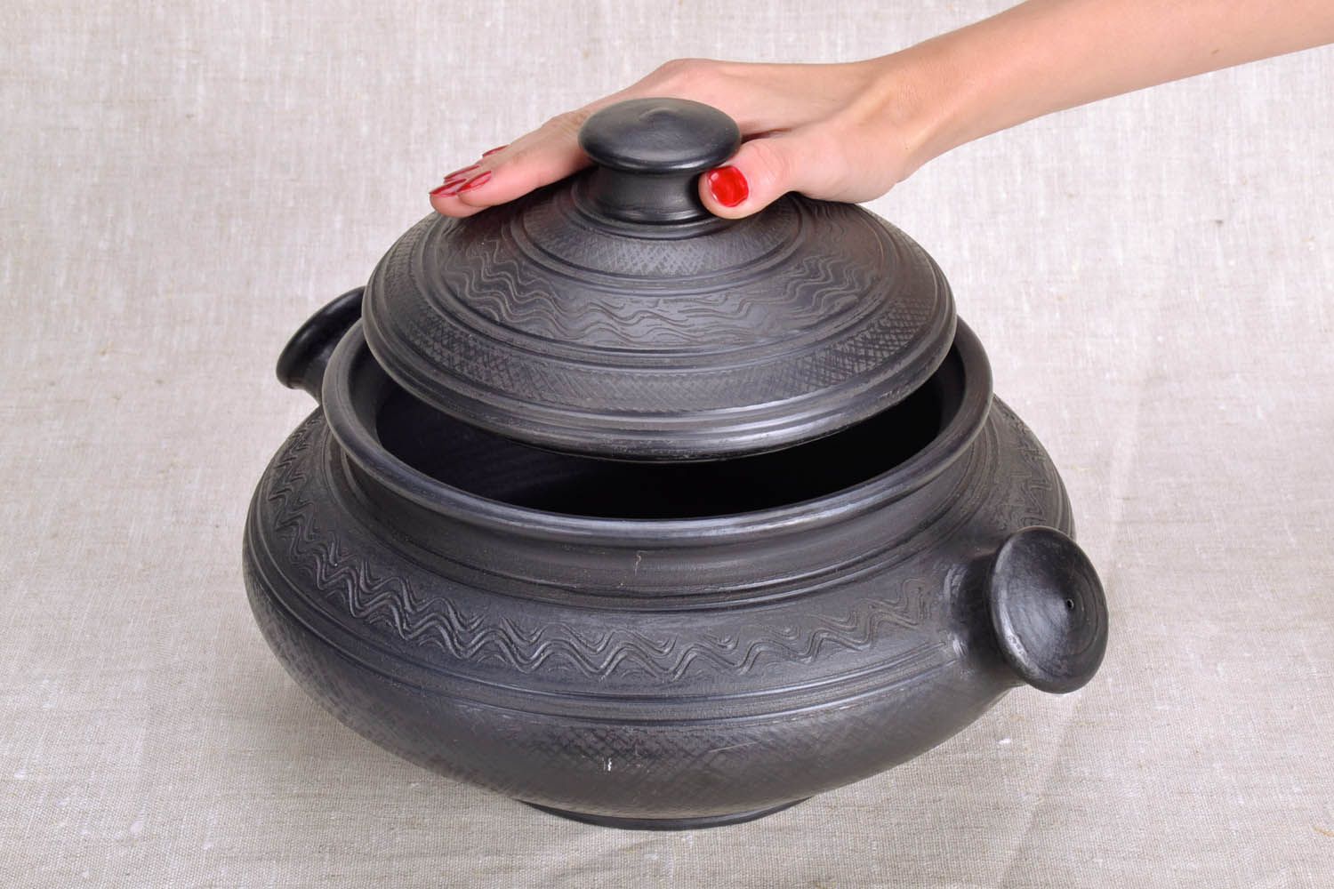 Pot en céramique noire fait main avec couvercle photo 5