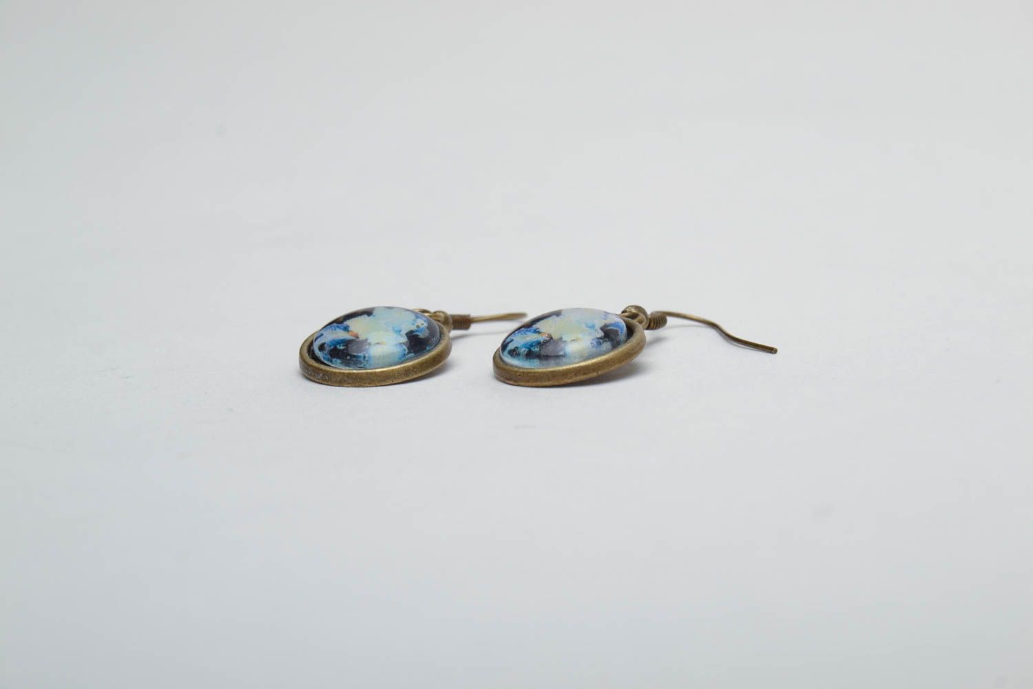 Round earrings coated with epoxy photo 3