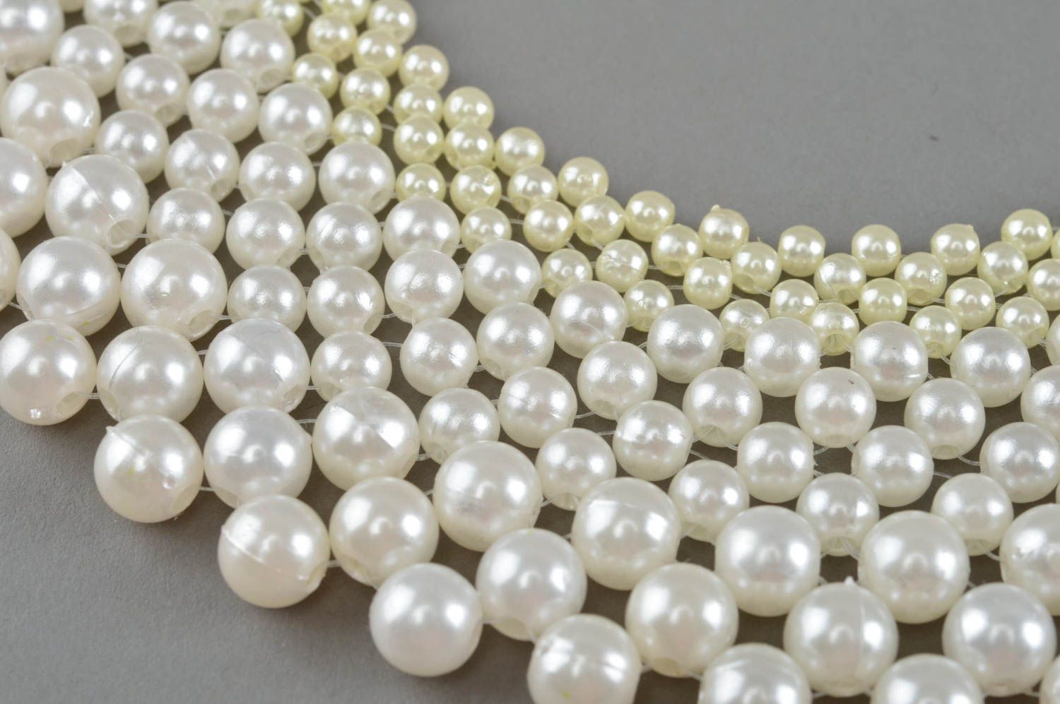 Collier en perles blanches d'imitation multirang fait main original beau photo 4