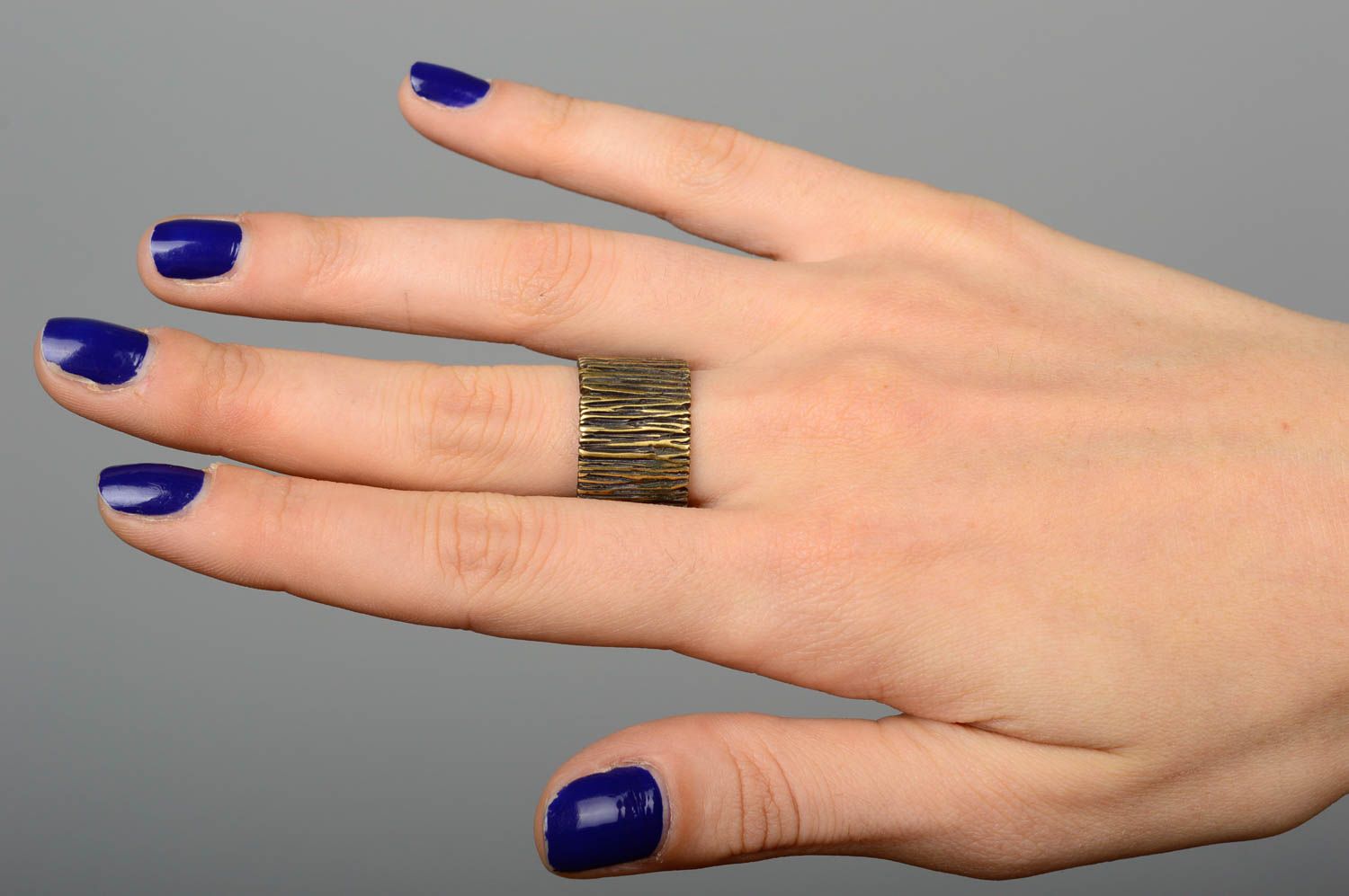 Кольцо ручной работы модное кольцо широкое оригинальное кольцо из бронзы фото 2