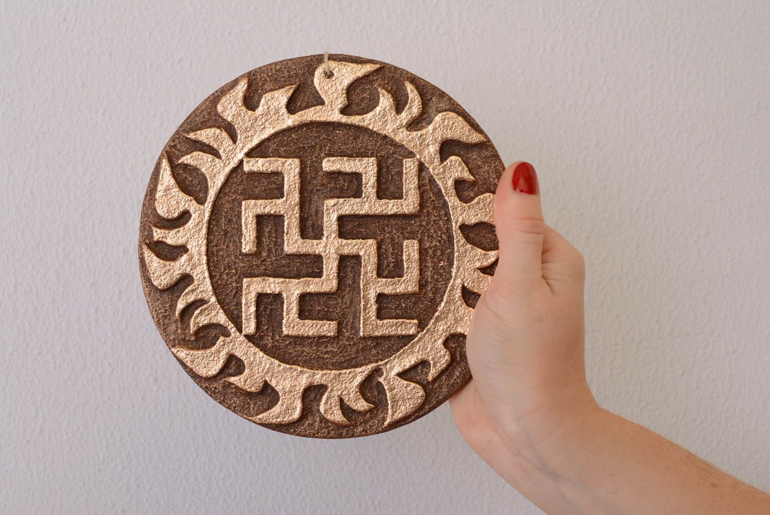 Prato talismã de cerâmica pingente decorativo para parede de argila feito à mão Odolen-erva foto 4