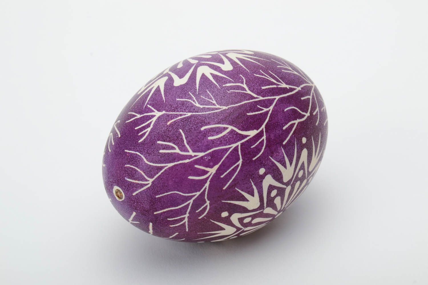 Handmade painted goose egg ornamented using waxing technique violet and white photo 2