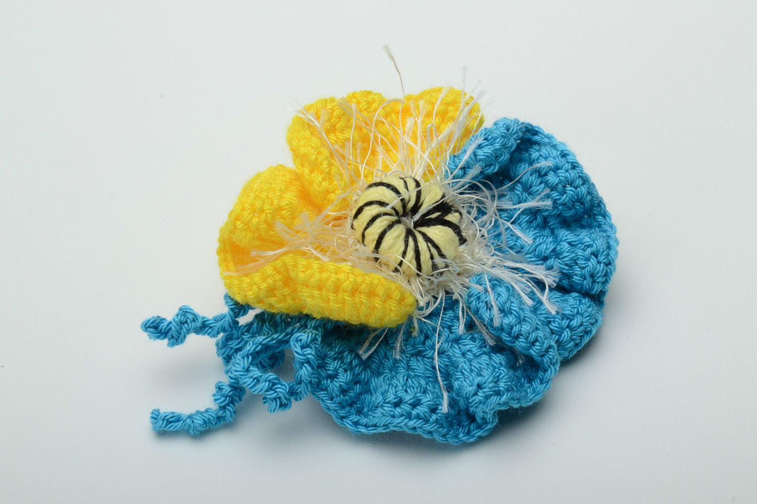 Stilvoller blau gelber Haargummi aus Baumwolle für Frauen Frisur mit Blume foto 3
