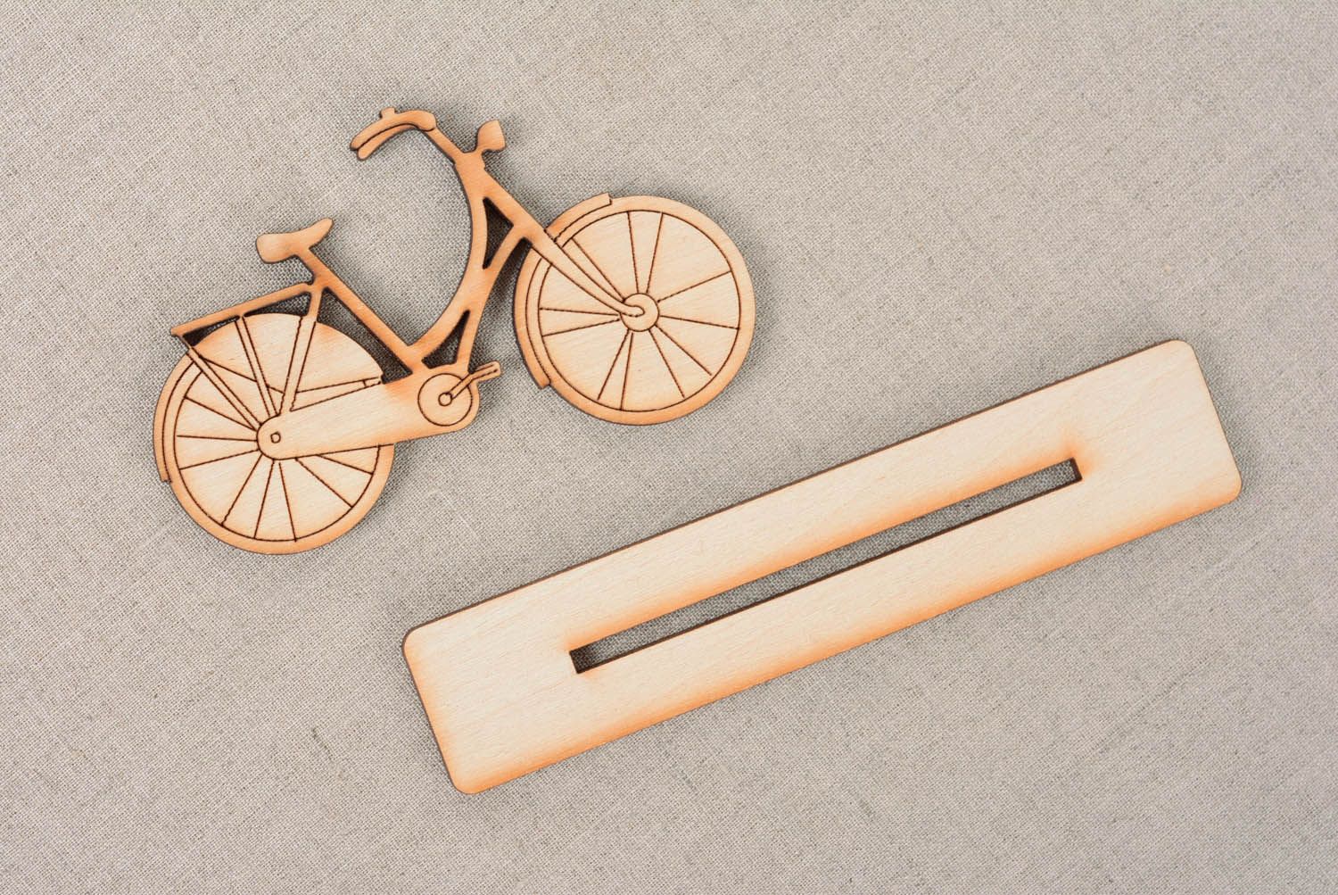 Vélo en bois à décorer en forme de bicyclette photo 4