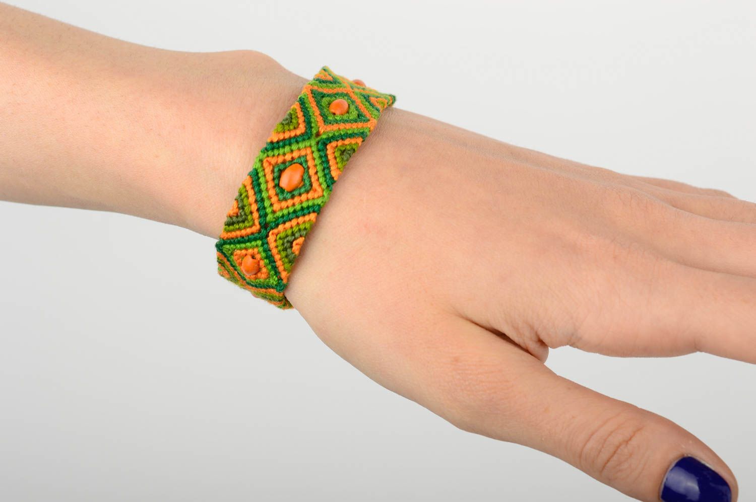 Модный браслет ручной работы браслет макраме яркий летний аксессуар макраме фото 5