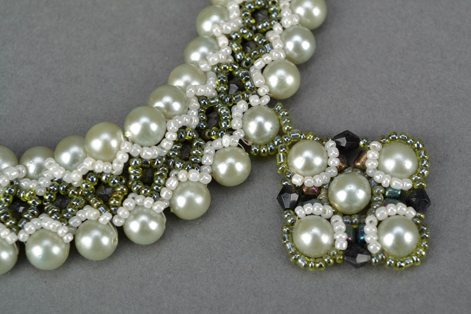 Boucles d'oreilles et collier faits main en perles de rocaille et perles de verre photo 3