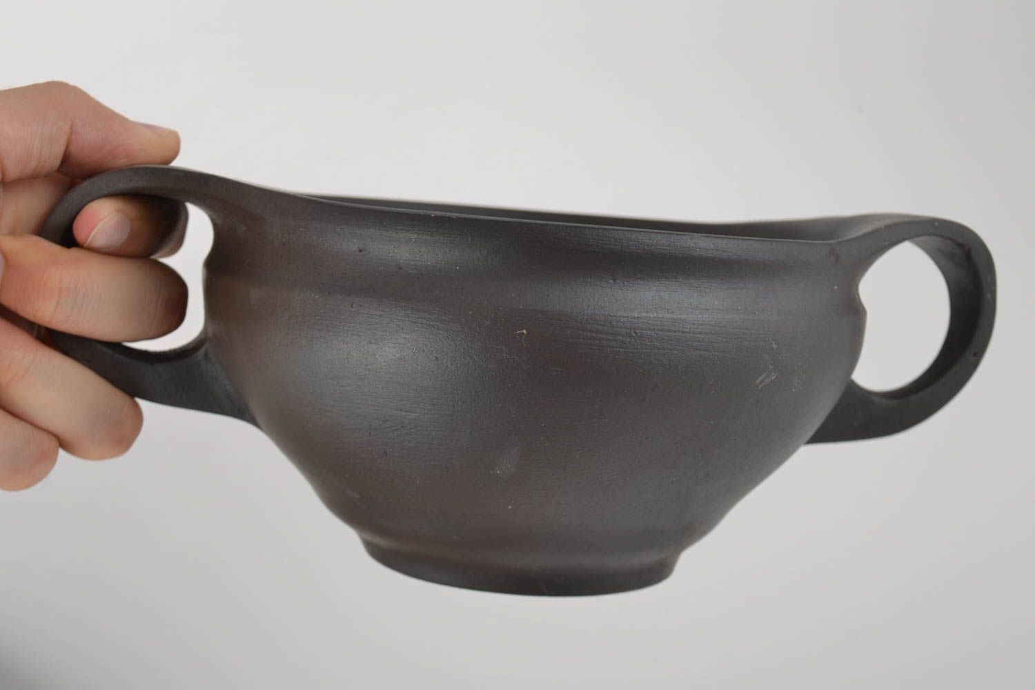 Schwarze tiefe keramische Schüssel mit Griffen handmade Öko Geschirr 1L foto 2