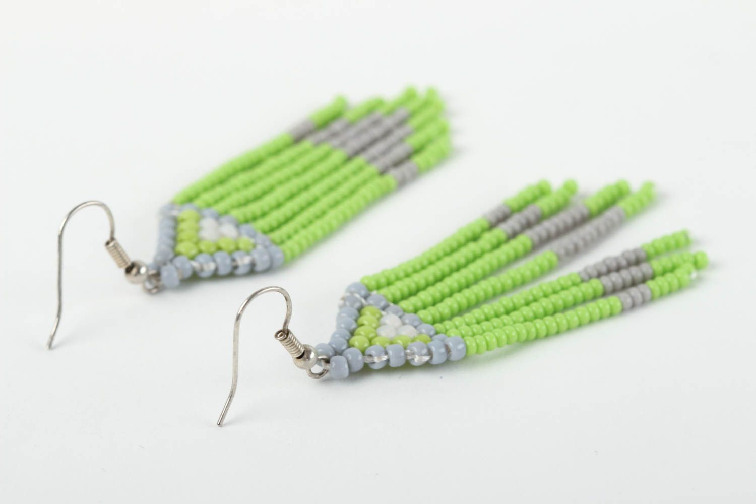 Серьги ручной работы модные серьги с подвесками серьги из бисера салатовые фото 4