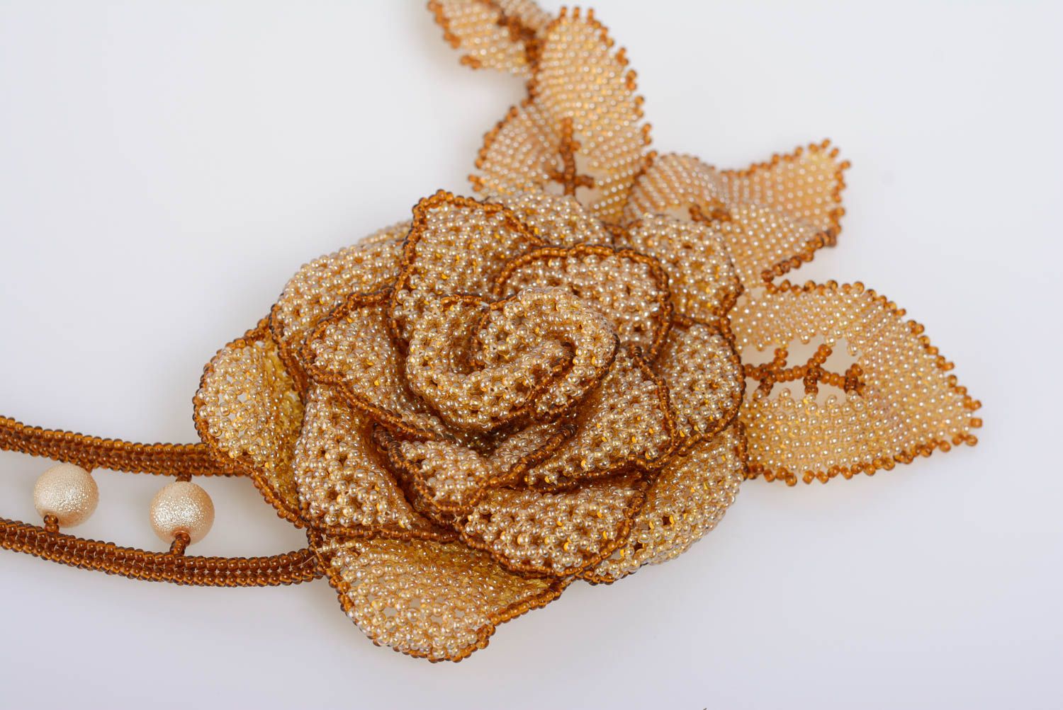 Unusual handmade woven beige beaded necklace with flower photo 2