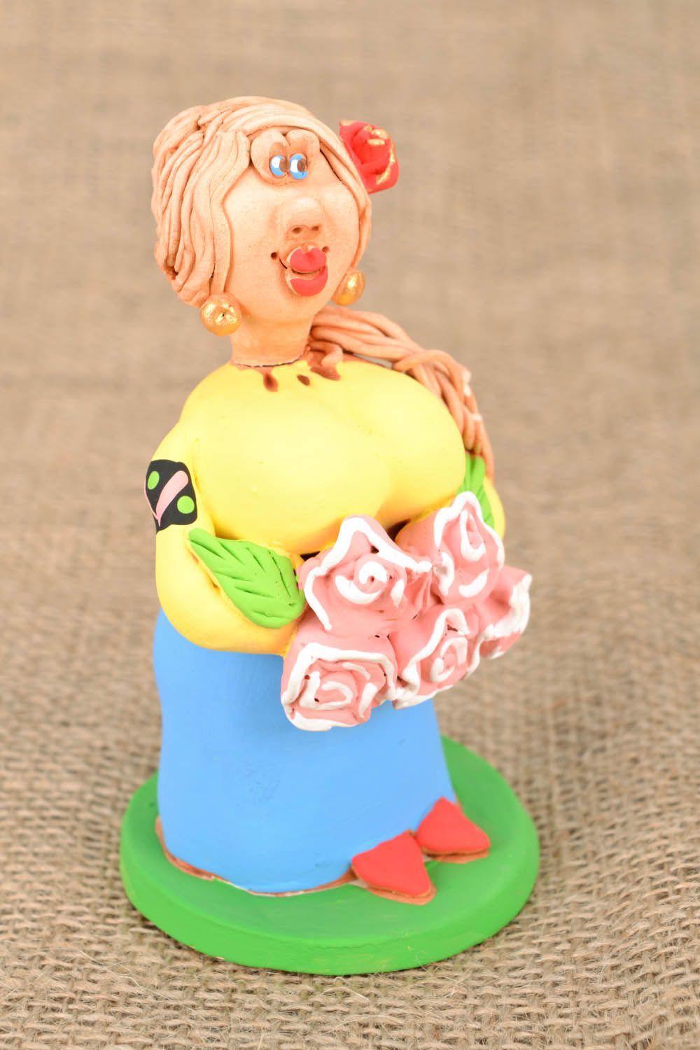 Schöne Ton-Figurine Kosakin mit Blumen foto 1