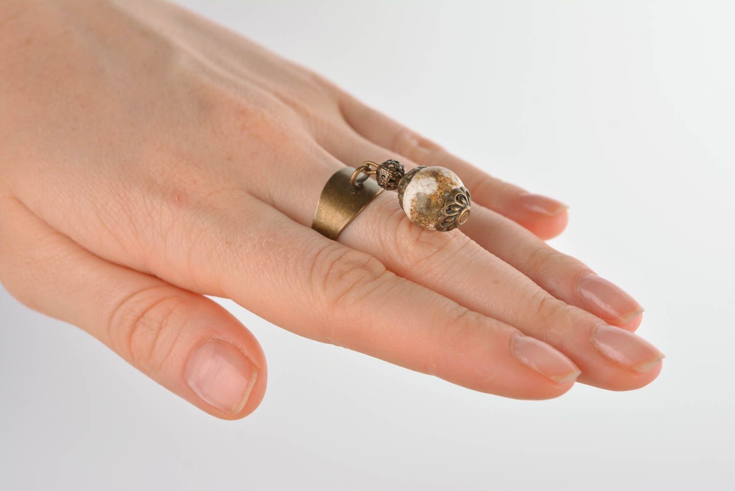 Кольцо ручной работы металлическое украшение женское кольцо с подвеской фото 3