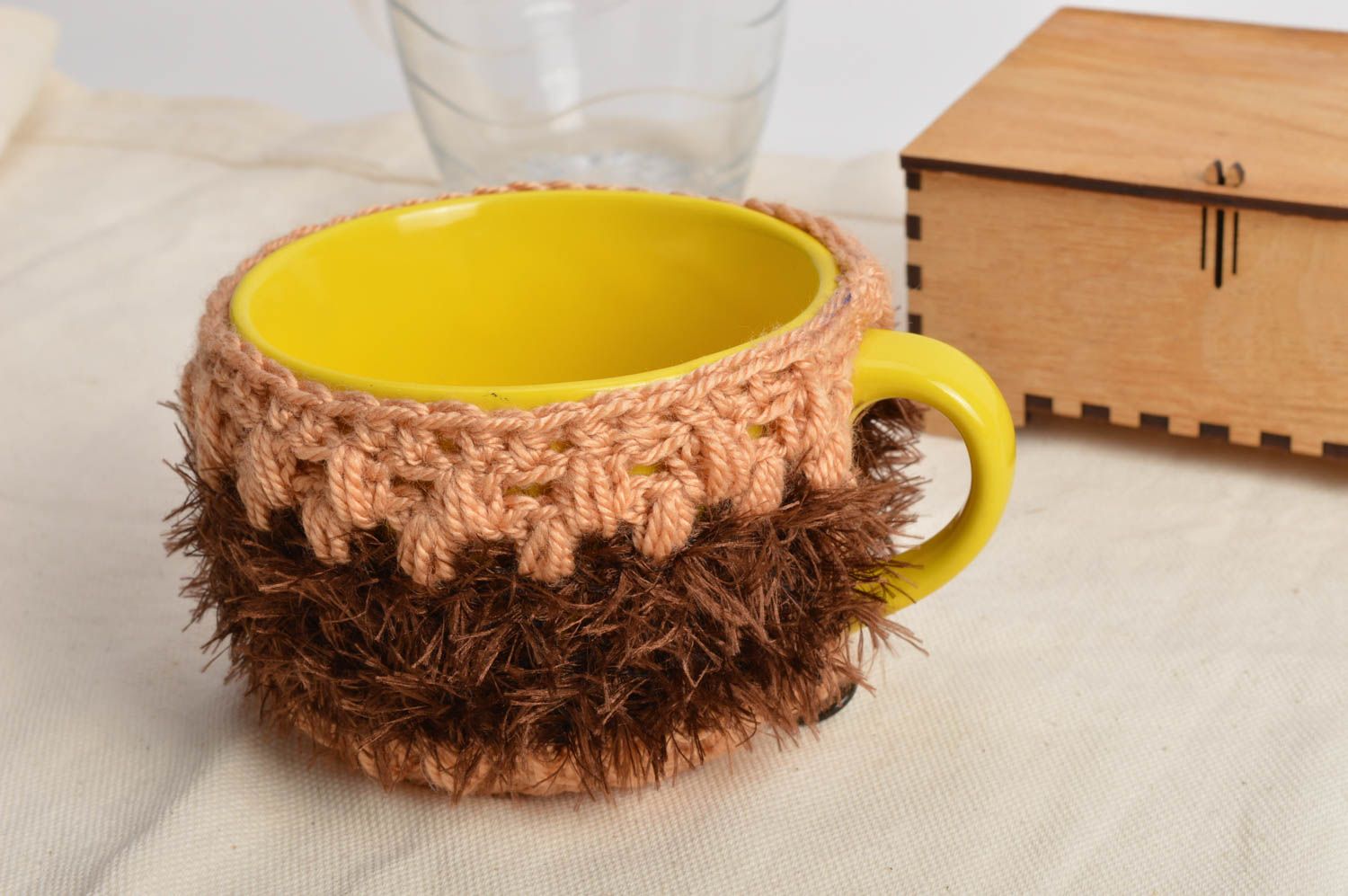 Couvre-tasse tricoté au crochet en fils de mi-laine brun fait main original photo 1