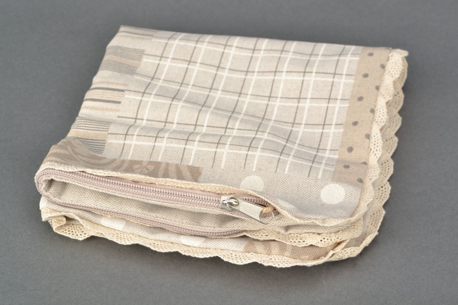 Taie d'oreiller en tissu de coton et polyamide avec dentelle faite main photo 4