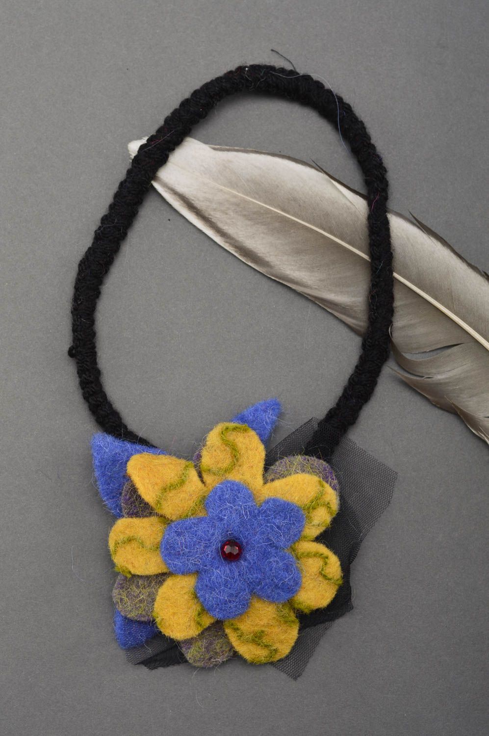 Haarband mit Blumen Schmuck handgemacht Accessoire für Haare in Gelb Blau foto 1