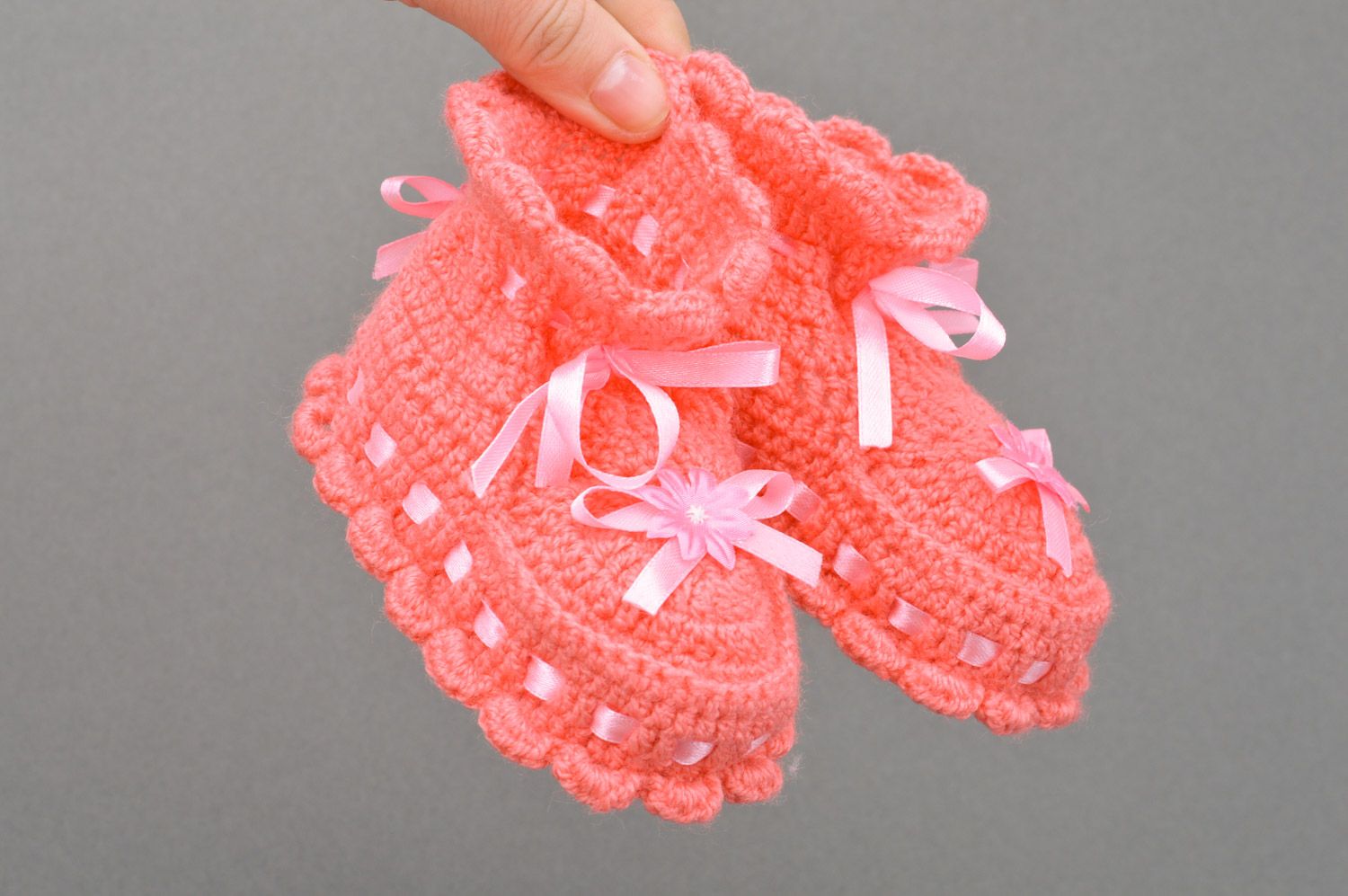 Summer small handmade baby booties for a girl with pink satin ribbons photo 3