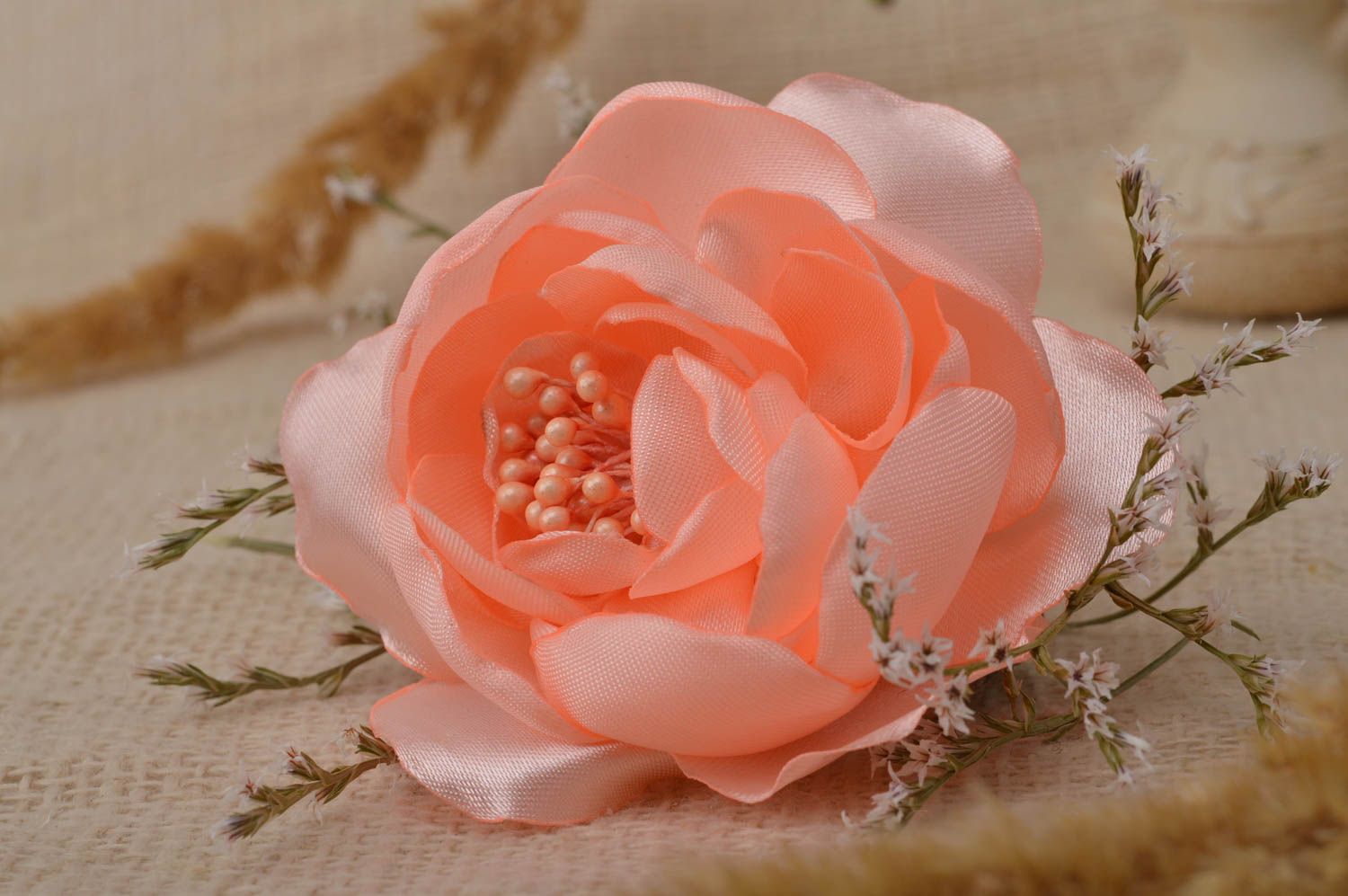 Broche fleur rose faite main Pince à cheveux satin métal Bijou femme original photo 1