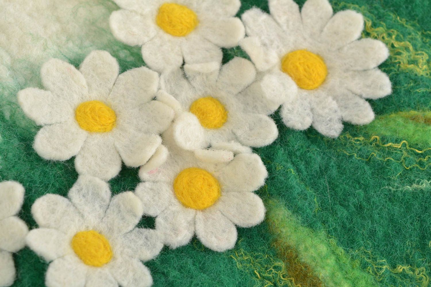 Sac à main en laine feutrée blanc et vert fait main avec fleurs anses longues photo 5