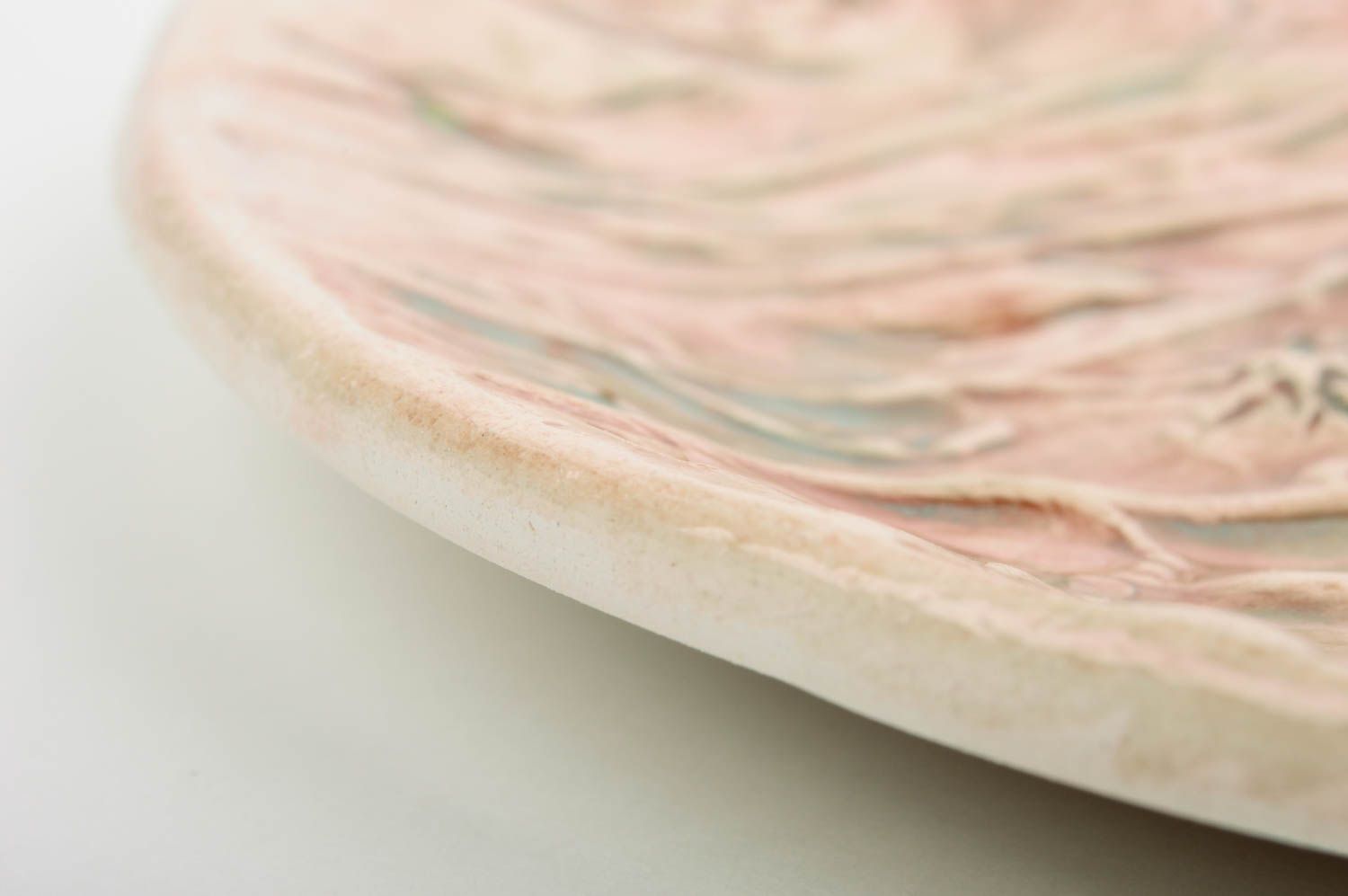 Керамическая тарелка ручной работы авторская с рельефными узорами полевые цветы фото 5