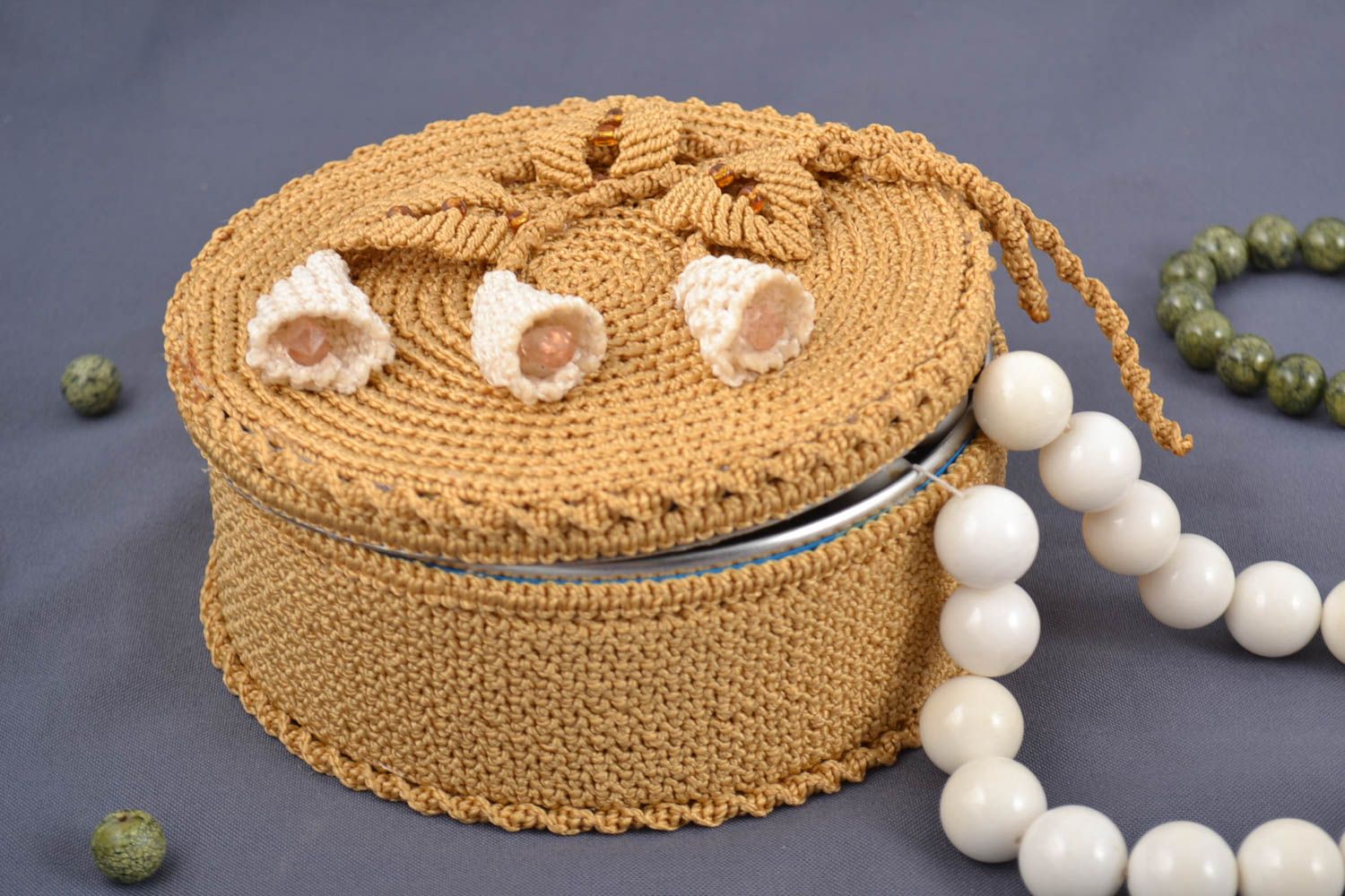 Handmade round macrame woven jewelry box with metal basis and removable lid photo 1