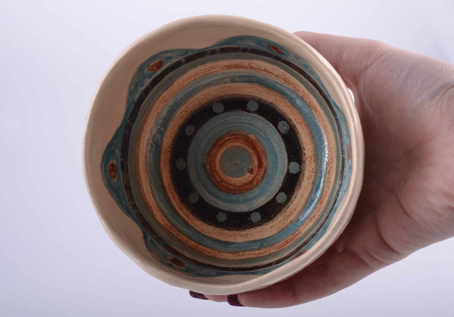 Escudilla de cerámica honda pintada con engobes hecha a mano original 0.5 l foto 2