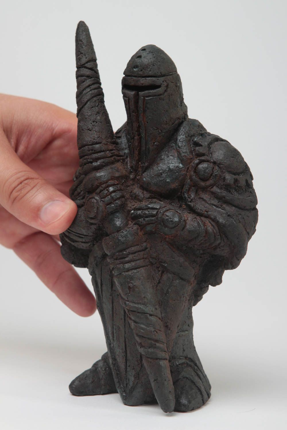 Figurine originale Petite statuette fait main guerrier céramique Déco intérieur photo 5