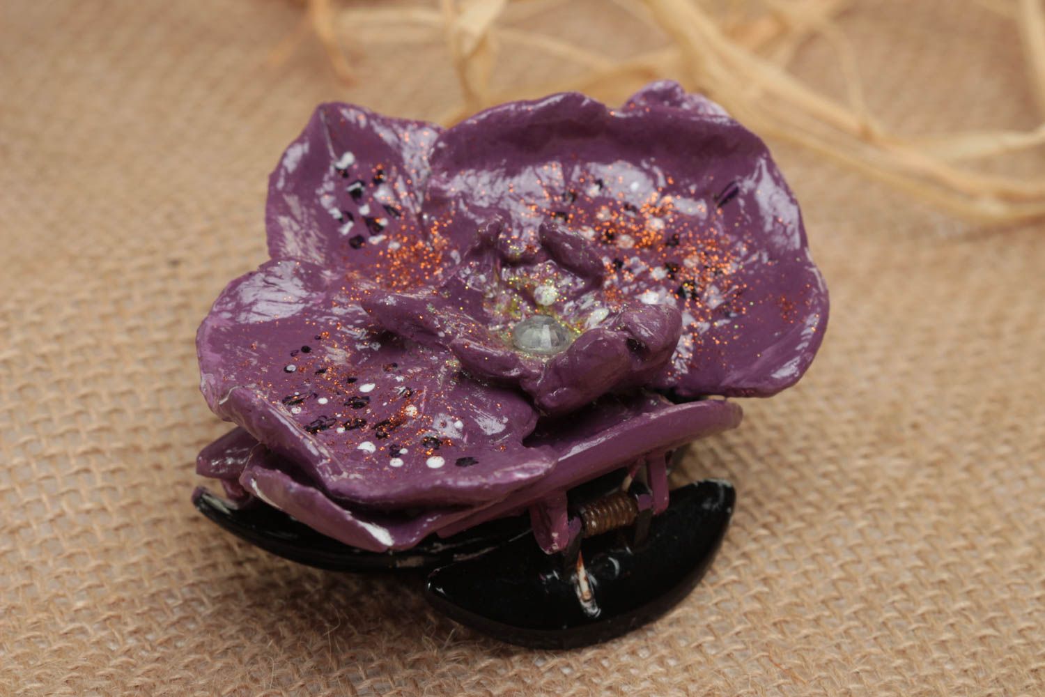 Заколка из полимерной глины оригинальная ручной работы с цветком фиолетовая фото 1