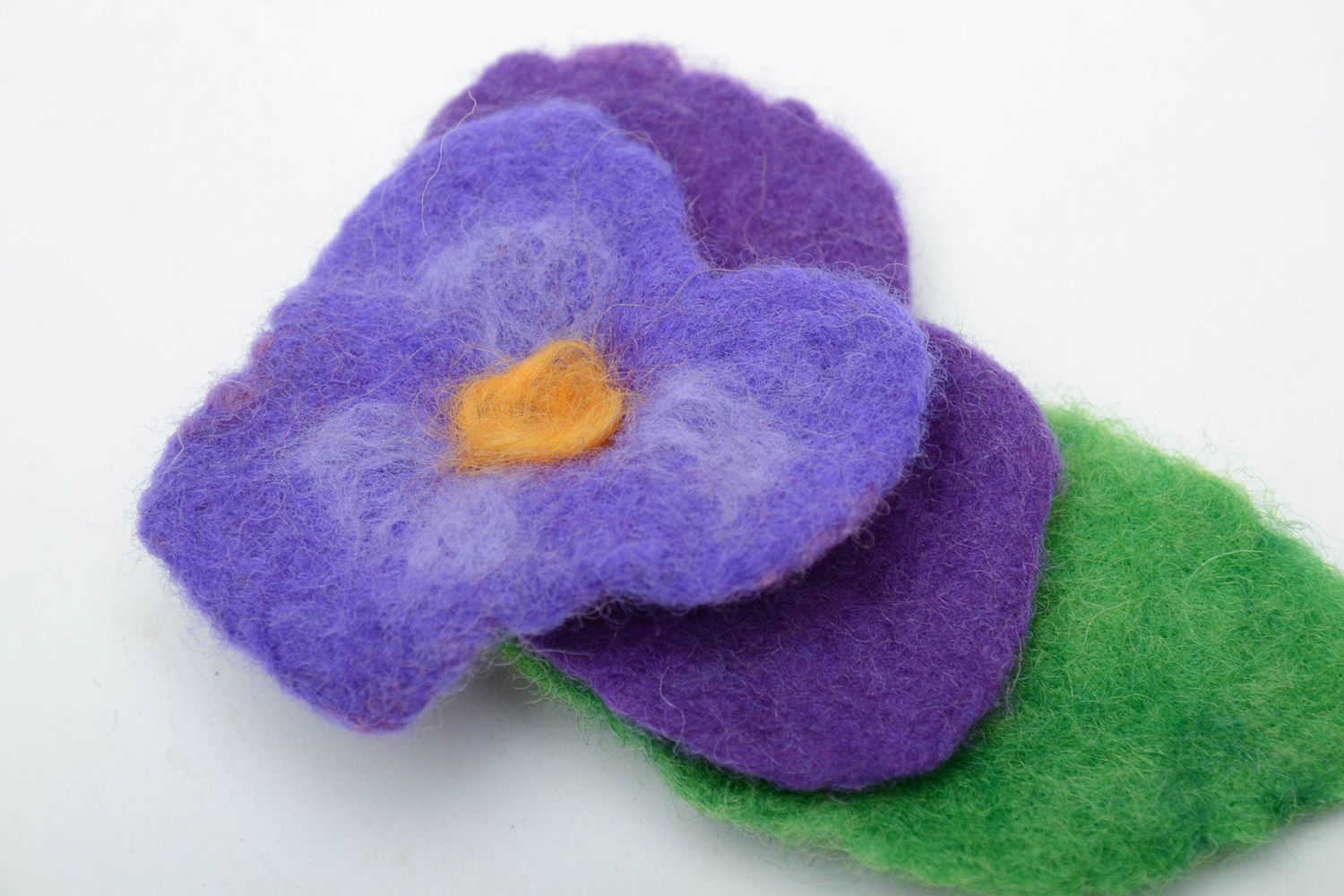 Set of wool brooches in the shape of violets  photo 3