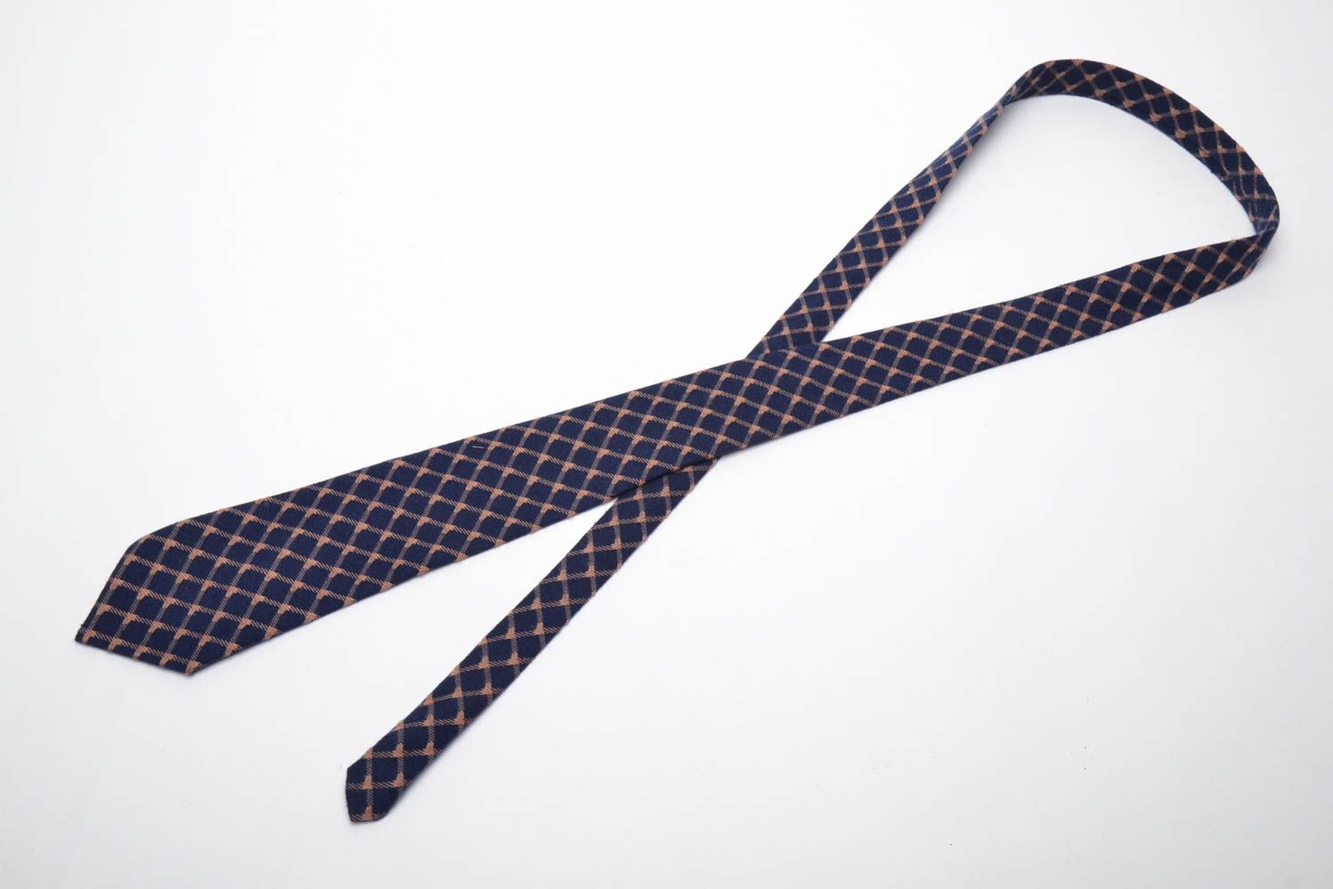 Cravate à carreaux bleu foncé faite main photo 4