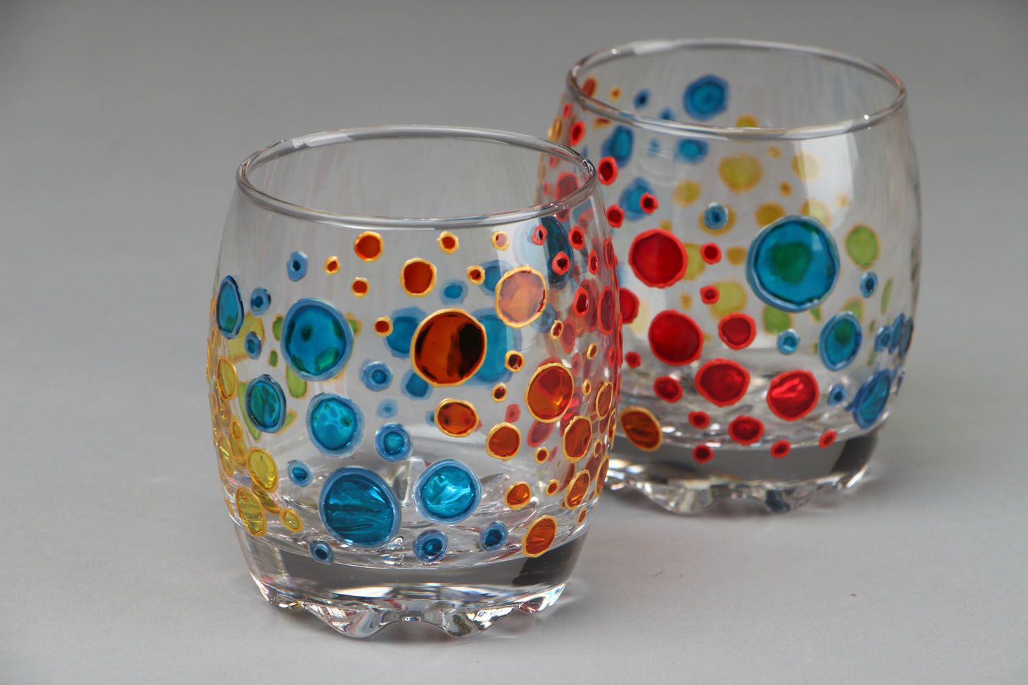 Conjunto de vasos de vidrio pintados foto 1