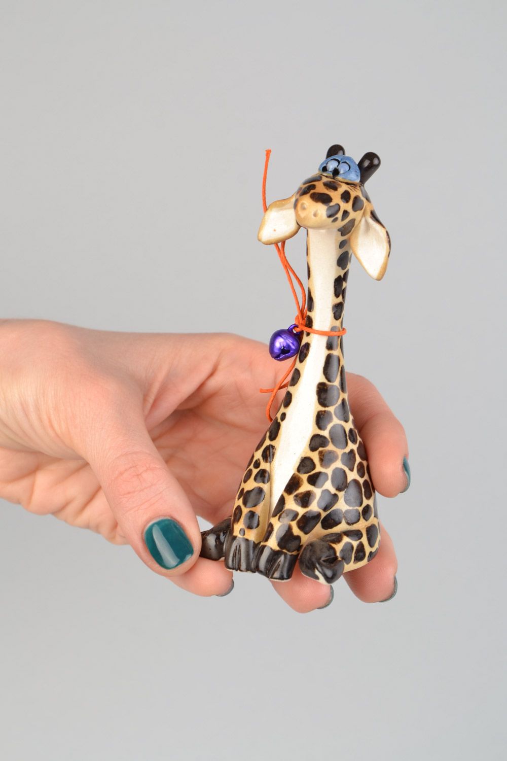 Handgemachte originelle kleine Statuette aus Porzellan hübsche Giraffe foto 2