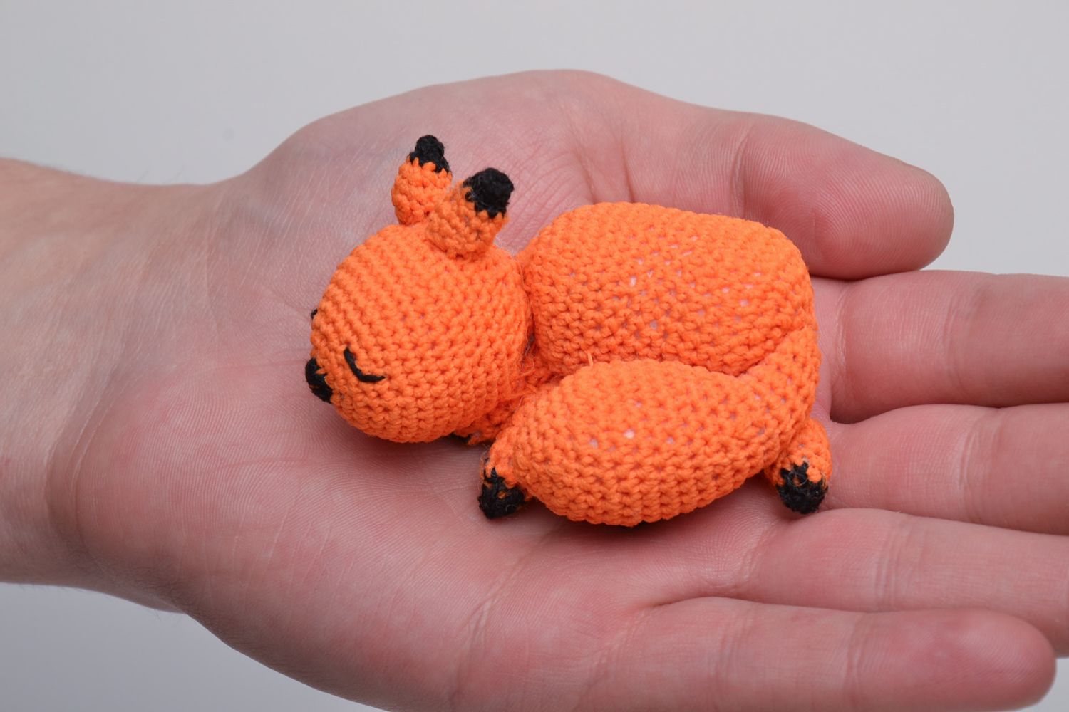Petit jouet décoratif tricoté mou fait main en forme de renard roux mignon photo 5