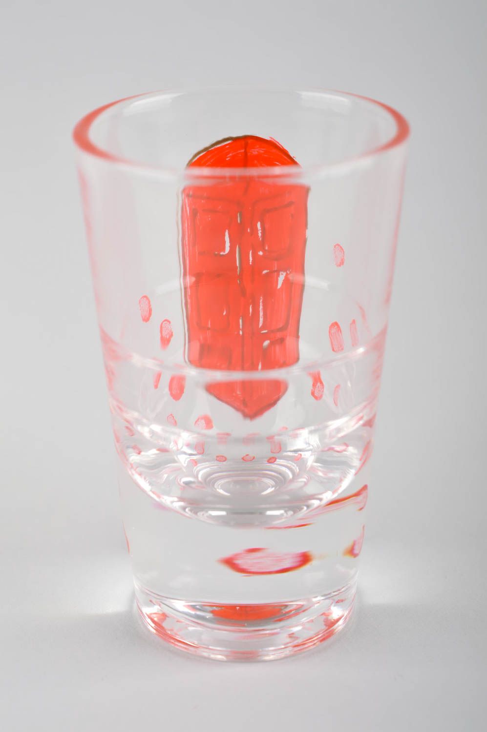 Petit Verre shooter fait main avec peinture rouge Vaisselle en verre design photo 3