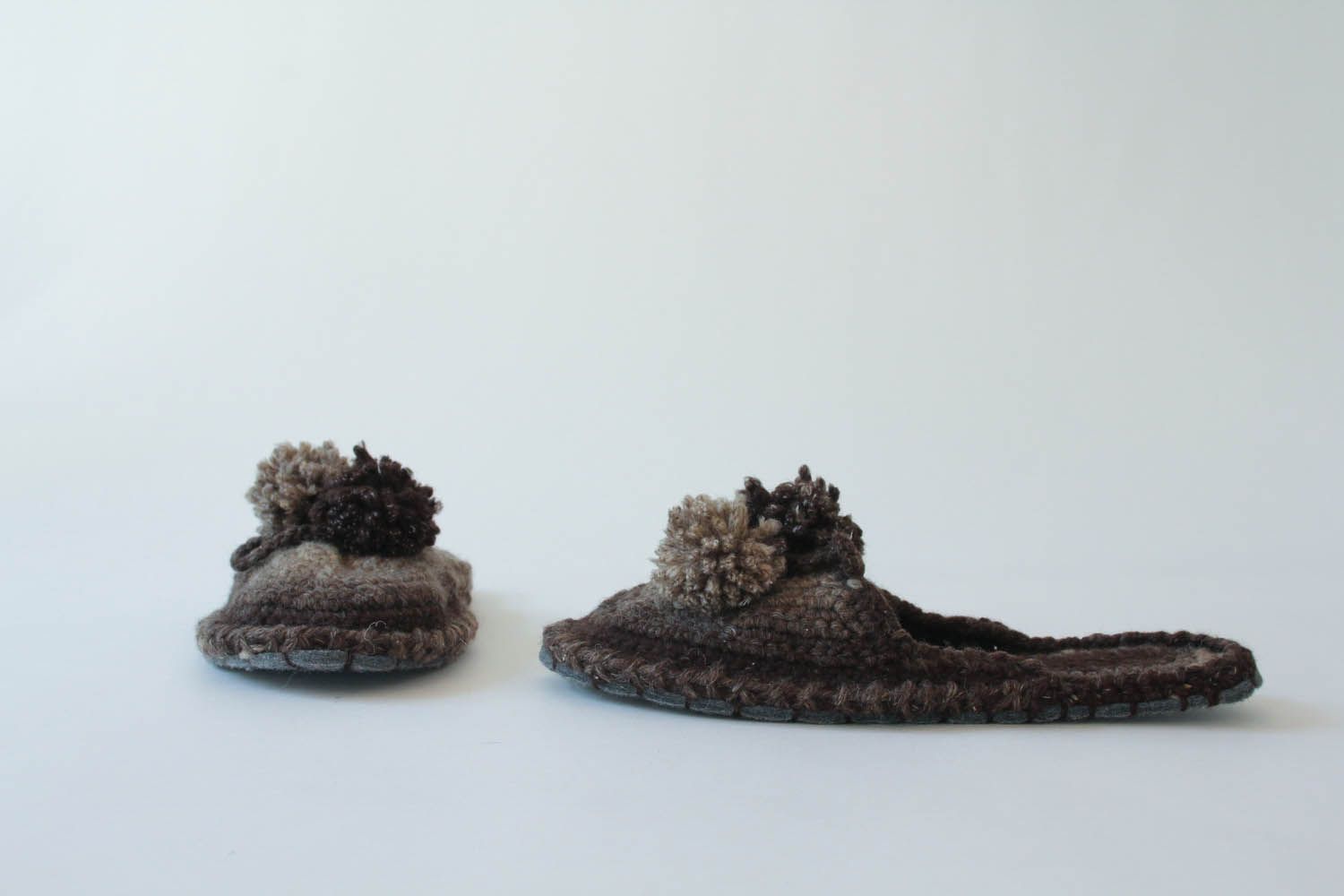 Pantofole da casa fatte a mano di lana naturale da donna belle per casa foto 3