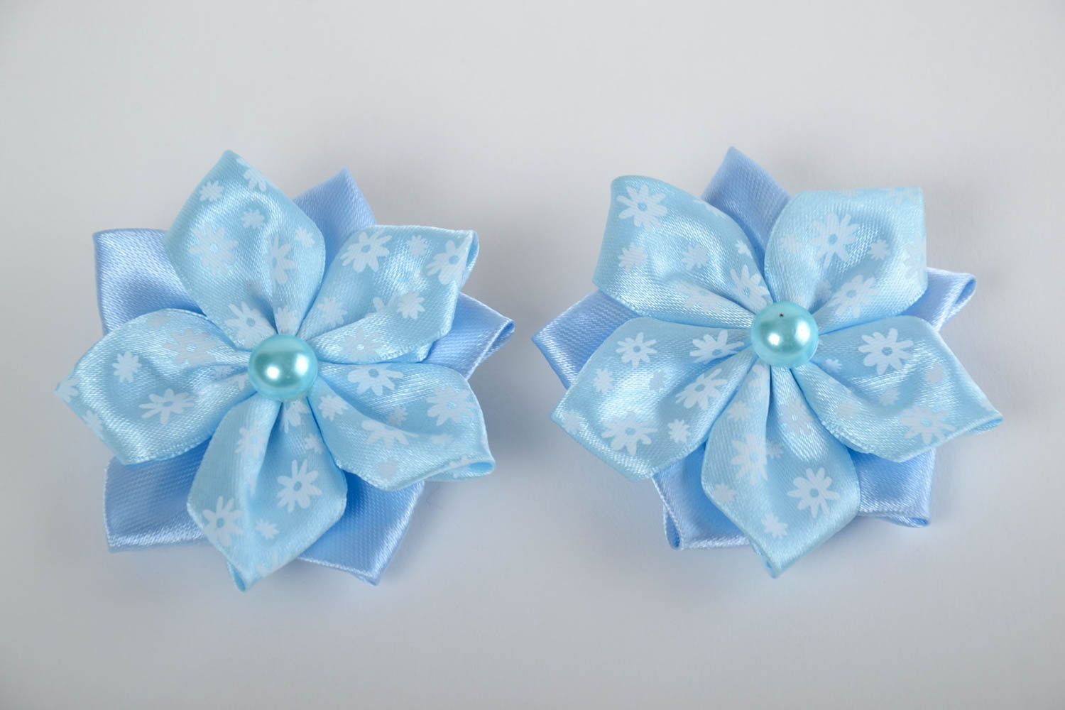 Barrettes à cheveux avec fleurs bleu ciel faites main 2 pièces en ruban de satin photo 2