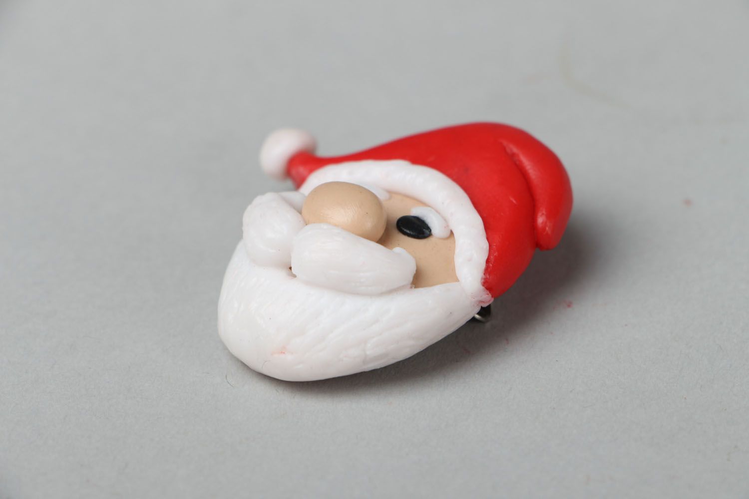 Broche original de arcilla polimérica “Papá Noel” foto 2