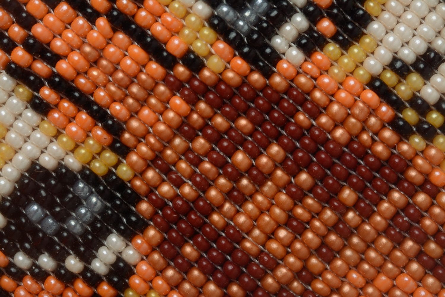 Tableau brodé artisanal en perles de rocailles Tigre photo 5