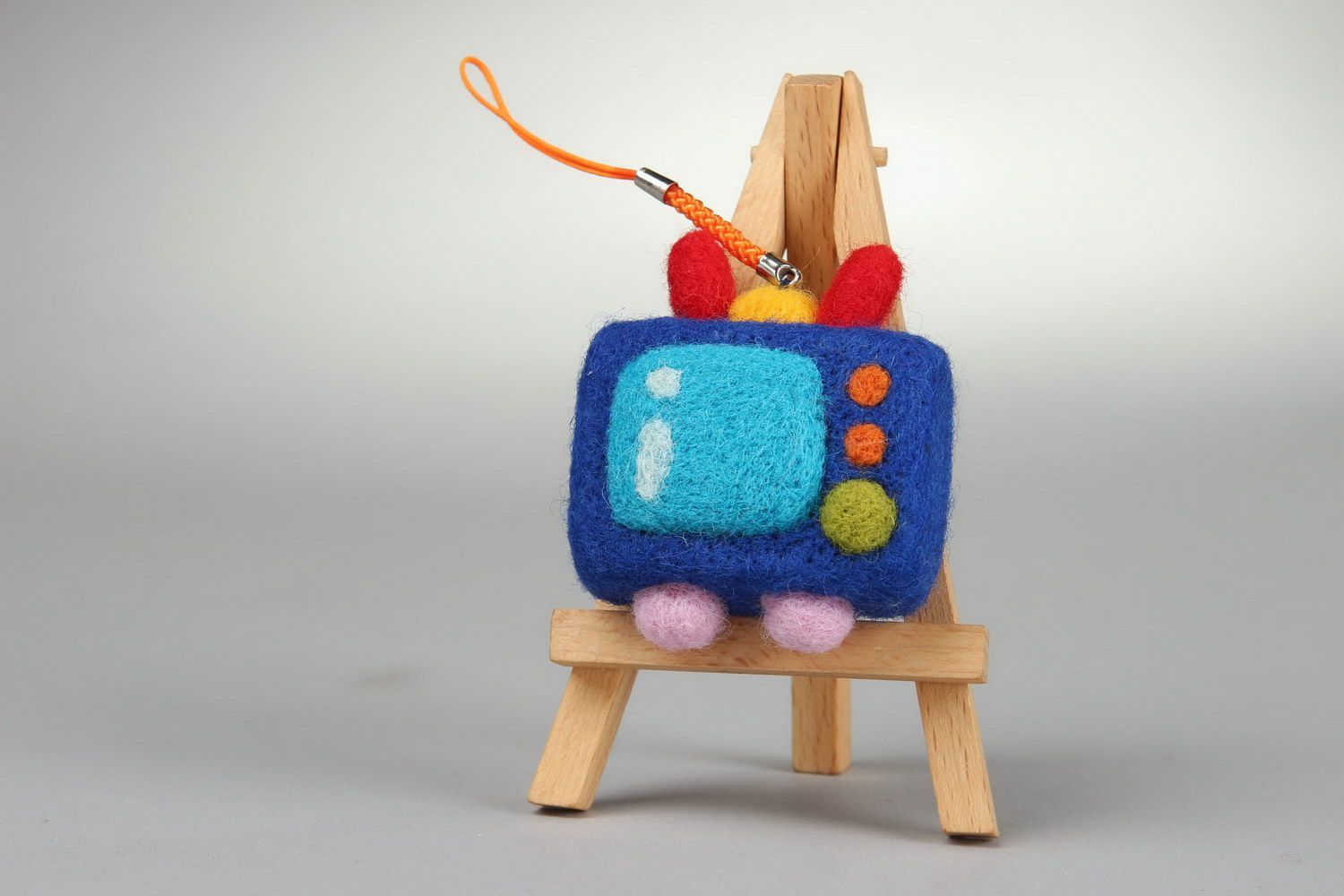 TV keychain made from wool photo 3