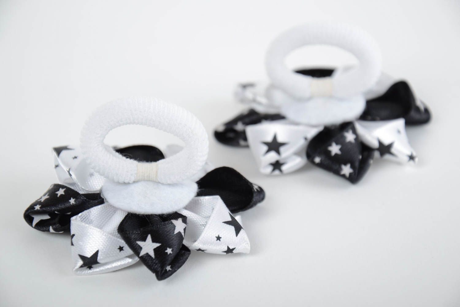 Handmade black and white hair ties with flowers made of satin ribbons 2 pieces photo 3