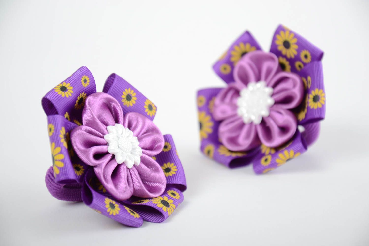 Резинки для волос из атласных лент цветки канзаши фиолетовые хэнд мэйд 2 штуки фото 5